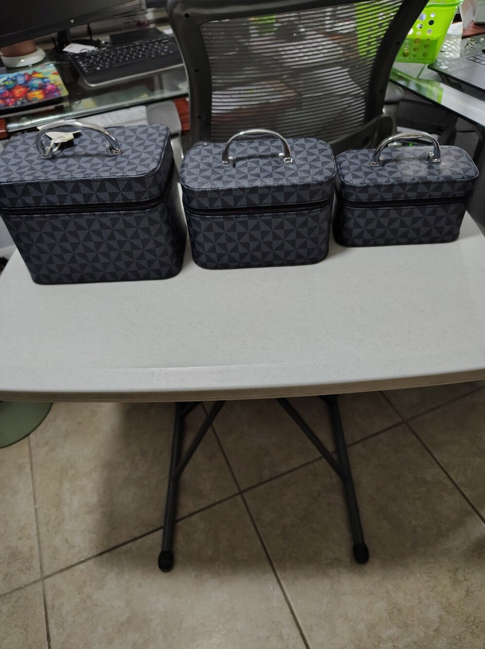 Brand New 3pc Hardcase Makeup/Travel/ Storage Case Set.